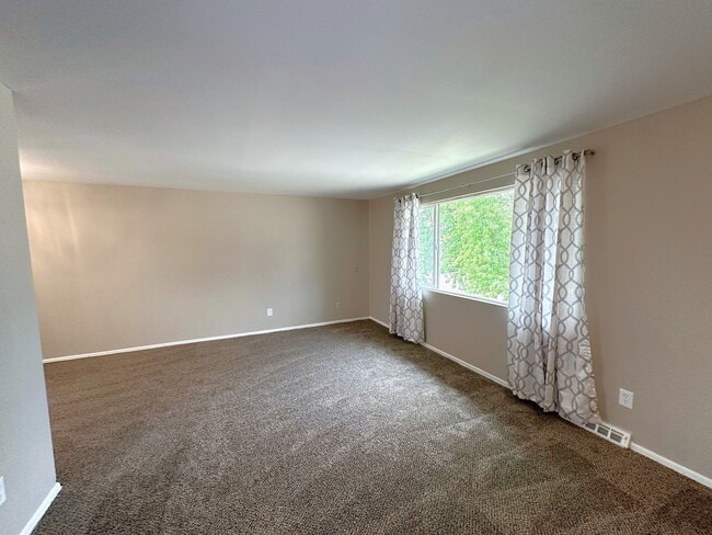 Building Photo - 431 S Victor Way