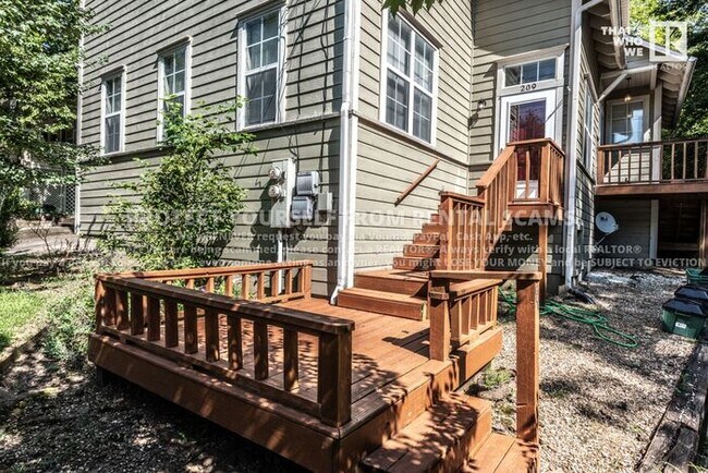 Building Photo - 209 Trent Ave