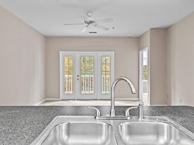 Building Photo - 704 Bristol Village Dr