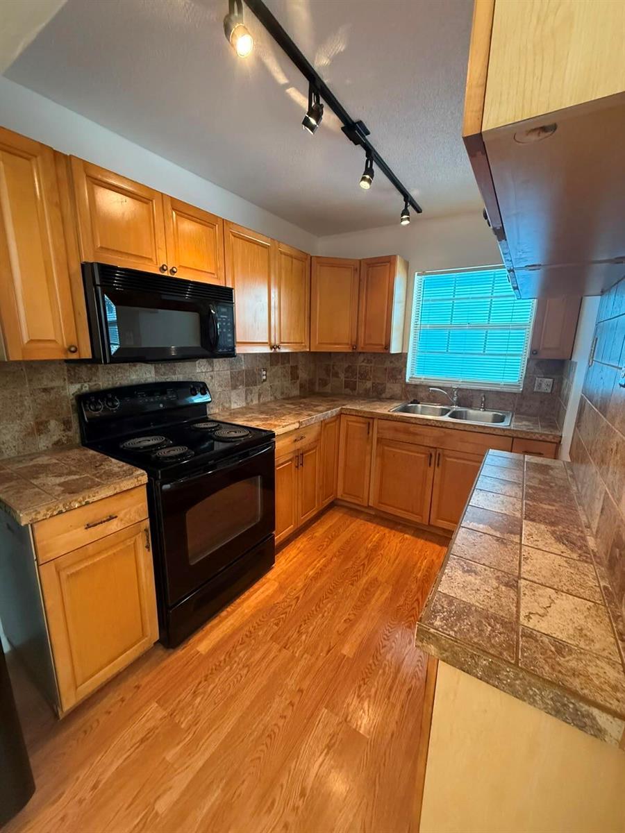 Building Photo - 4951 Wedgewood Way