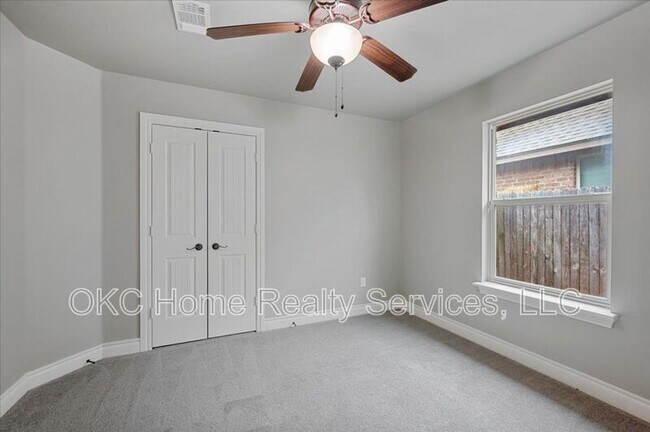 Building Photo - 625 NE 23rd St