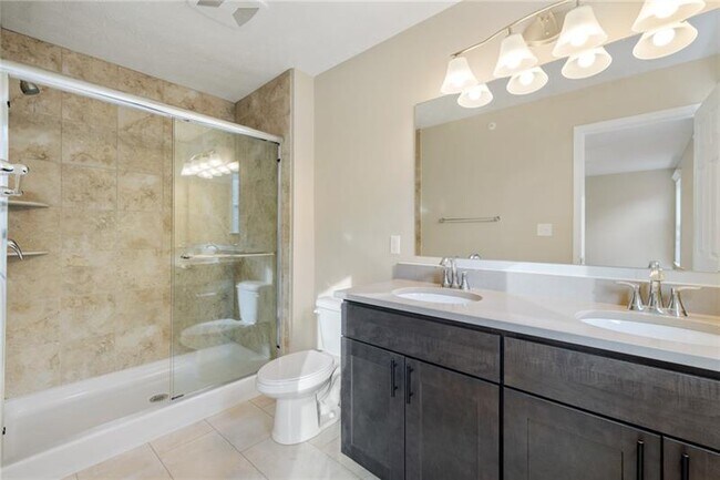 Building Photo - 2858 Canterbury Dr