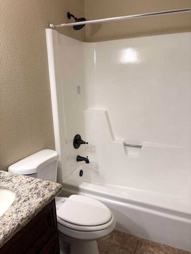 Building Photo - **Excellent 3br/2ba/2garage HOUSE (ELLIOT & DOBSON)** **MOVE-IN SPECIAL 50% OFF MOVE-IN MONTH!!!!**