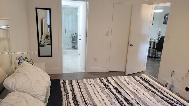 Building Photo - 4158 Inverrary Dr