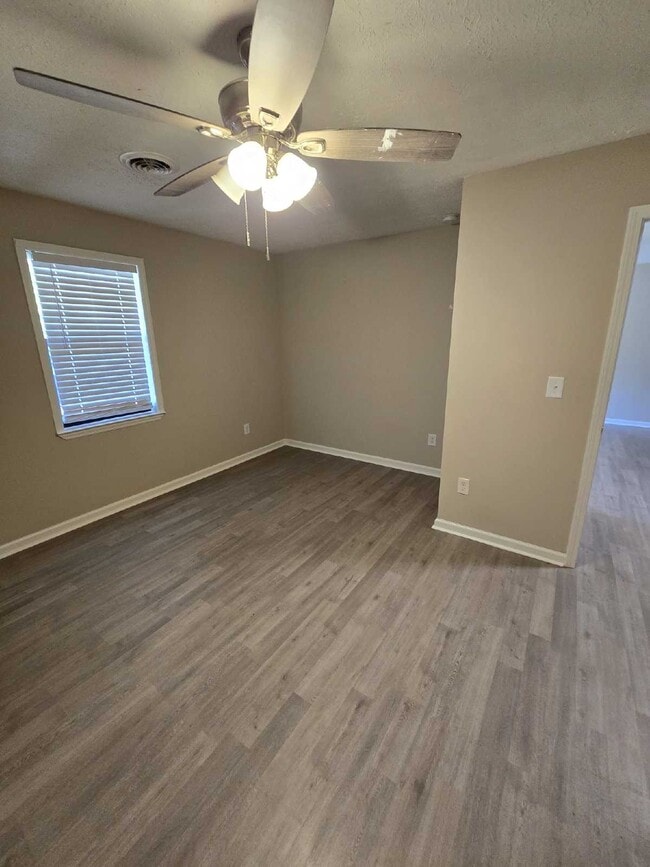 Building Photo - Charming 2-Bedroom Duplex in Hampton, GA with Spacious Layout and Modern Amenities!