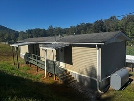 Building Photo - 18 Amirite Dr
