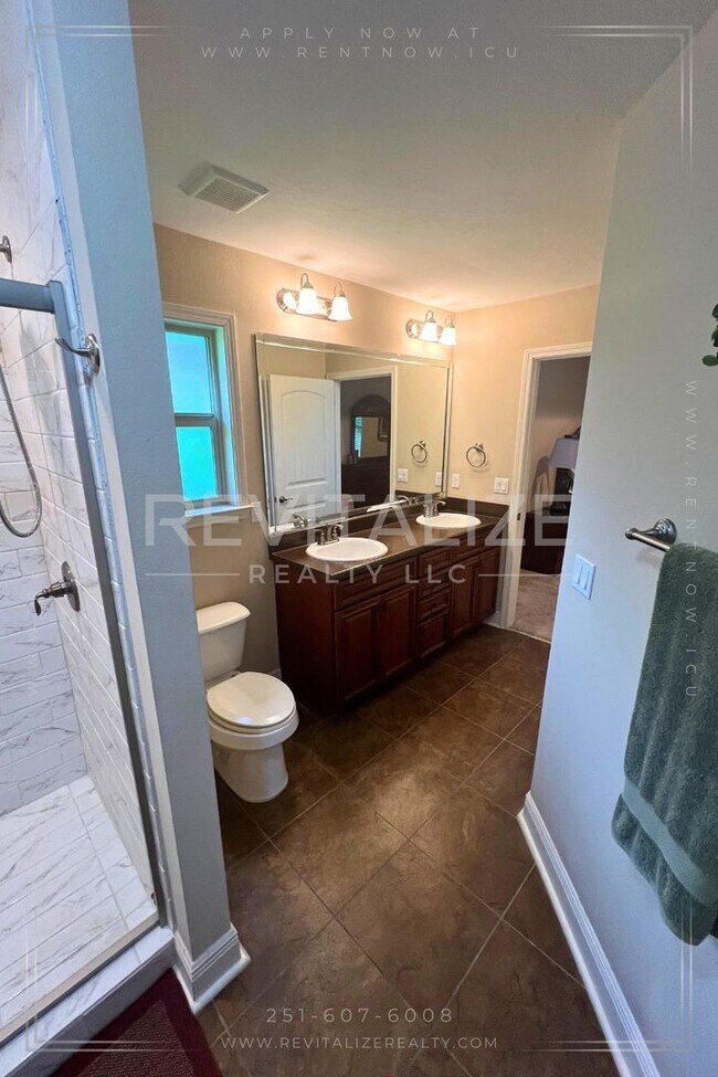 Building Photo - COMING SOON! Beautiful Home in Huntington ...