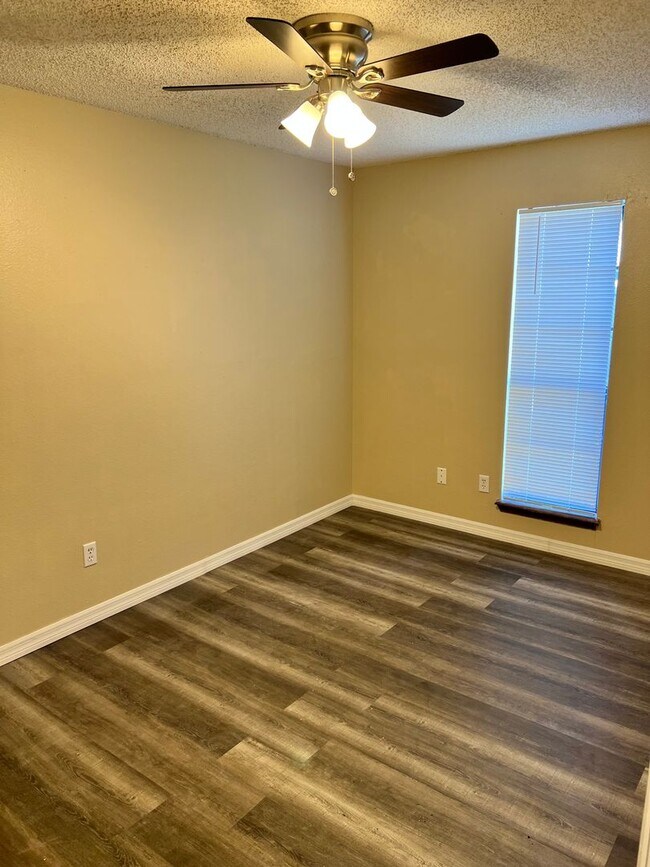 Building Photo - Charming Cottage Feel in Middleburg