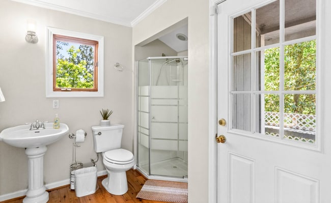 Building Photo - UNFURNISHED - 2 Bed 2 Bath + HUGE BONUS in a wooded oasis - NO HOA - off Middle Sound Loop