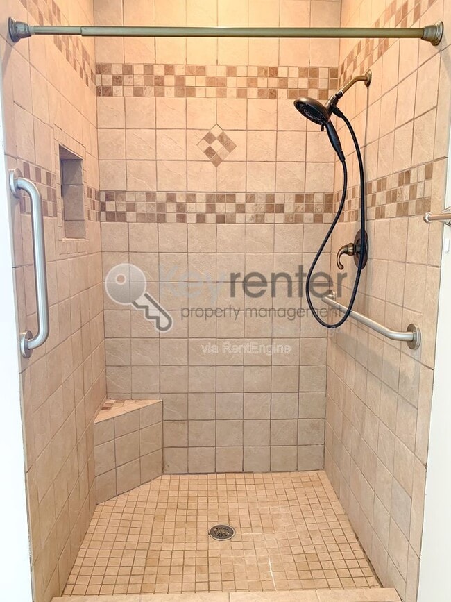 Building Photo - 7716 Royal Harbour Cir