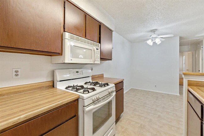 Building Photo - 12416 Deer Falls Dr