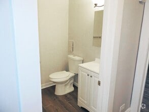 Building Photo - 3 Bed - 2 Full Bath Colonial for Rent!