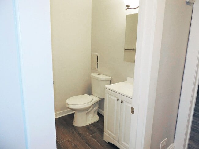 Building Photo - 3 Bed - 2 Full Bath Colonial for Rent!