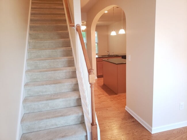 Building Photo - Thompson Ridge Townhome