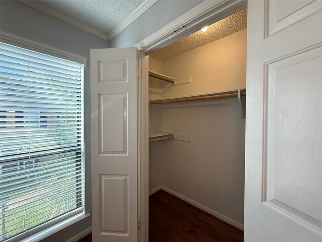 Building Photo - 3636 Lake St