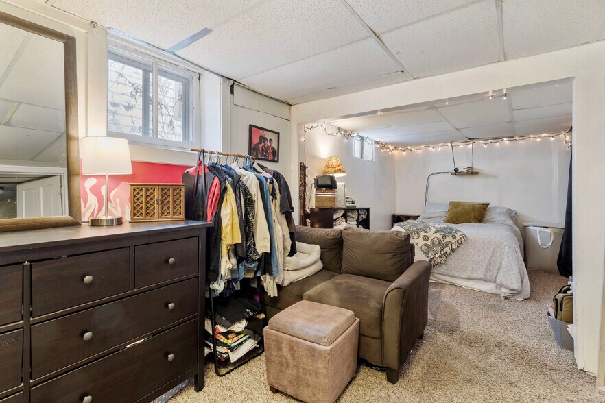 Building Photo - 1028 23rd Ave SE