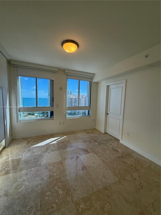 Building Photo - 781 Crandon Blvd