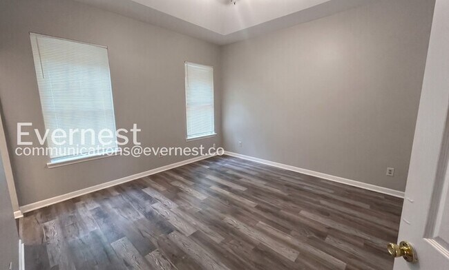 Building Photo - 3 Bed/2 Bath Spacious Home with Modern Features and Garage Parking! / Available Now!