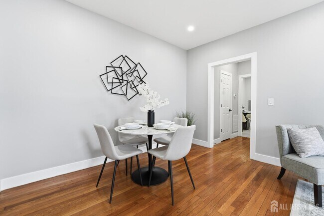 Building Photo - 214 Montgomery St