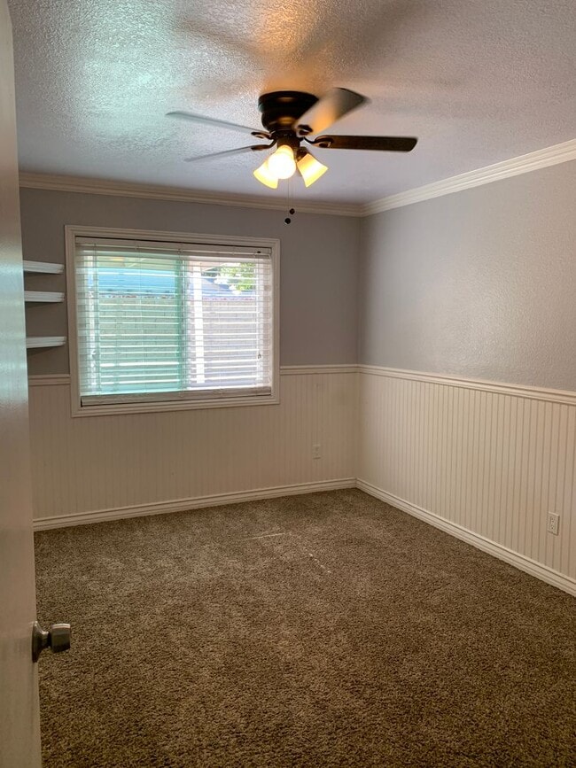 Building Photo - Beautiful 3 Bed West Bakersfield Home W/Po...