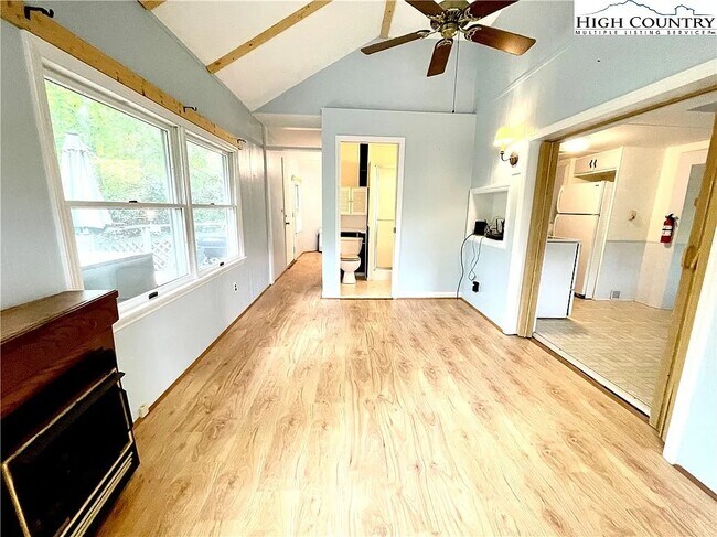 Building Photo - 252 Trillium Rd