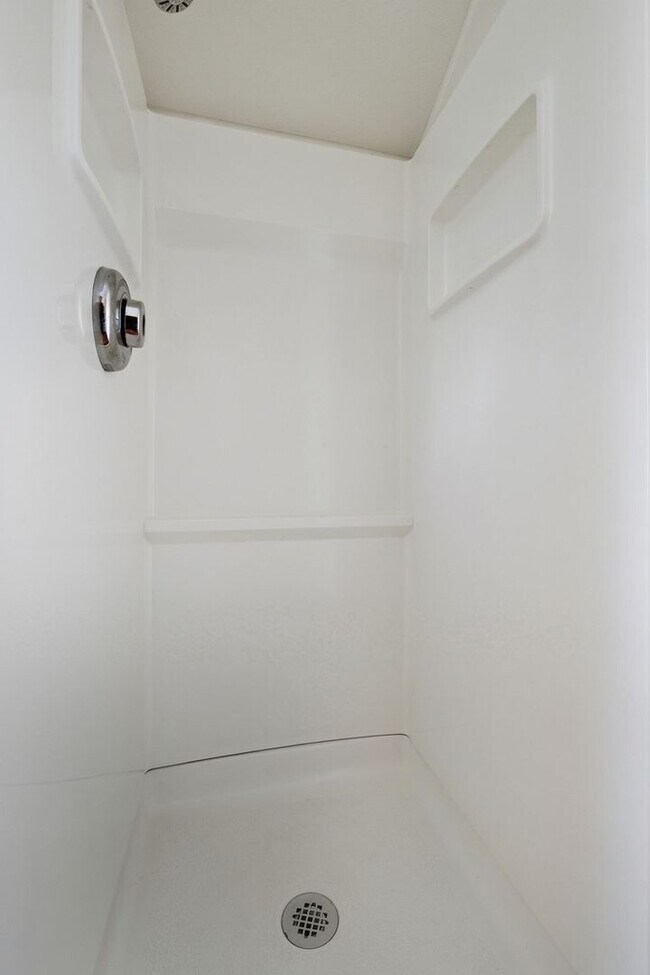 Building Photo - Charming 4BR House in Greensboro