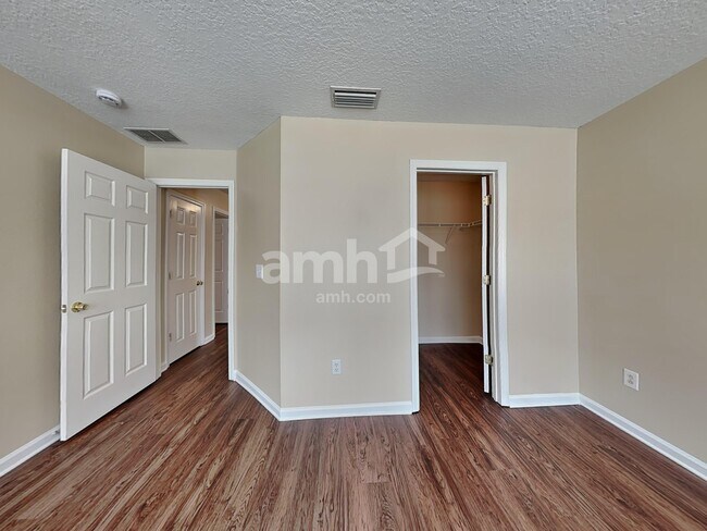 Building Photo - 1211 Spring Creek Ct