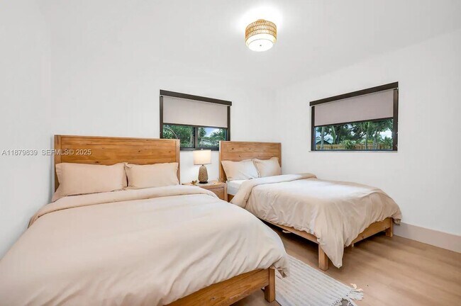 Building Photo - 5250 NE 15th Ave