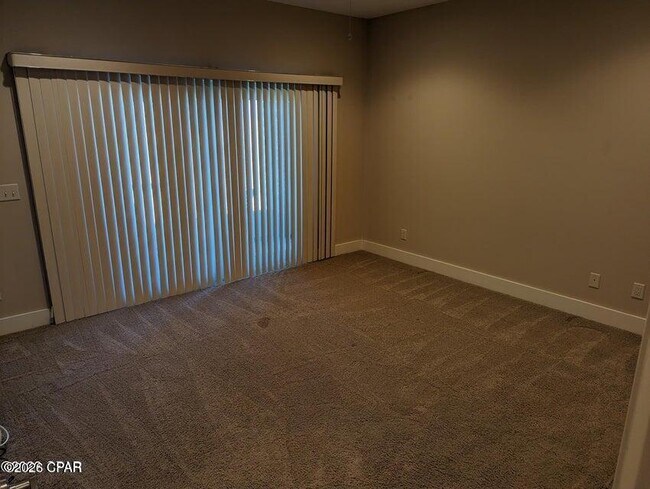Building Photo - 3237 Country Club Dr
