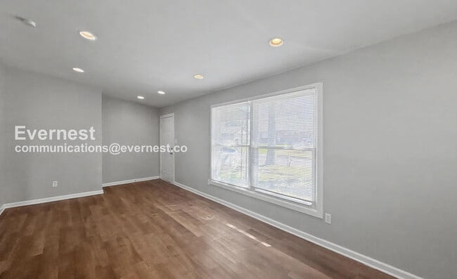 Building Photo - 1140 Daniel Dr