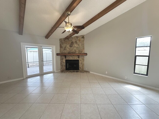 Building Photo - "Charming 2-Bed, 2-Bath Oasis in Vibrant T...