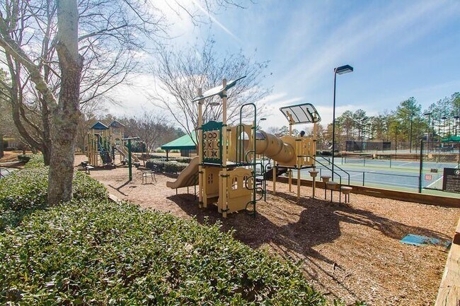 Building Photo - 9360 Nesbit Lakes Dr