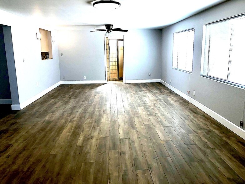 Building Photo - 38343 5th Pl W