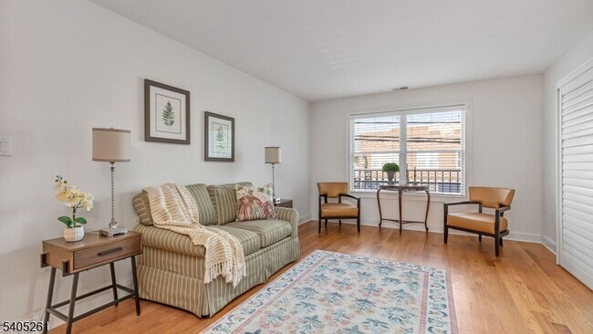 Building Photo - 112 N Broadway