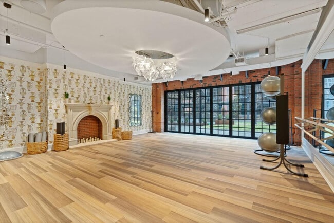 Building Photo - 1901 C St SE