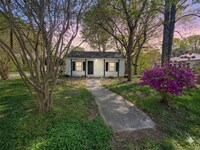 Building Photo - 524 North Dr