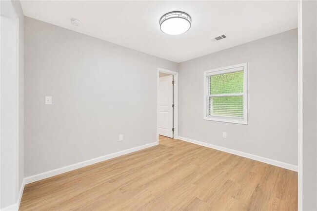 Building Photo - 1639 Bridgeport Dr NW