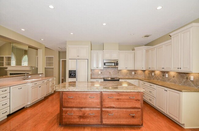 Building Photo - 46 Grants Lake Cir