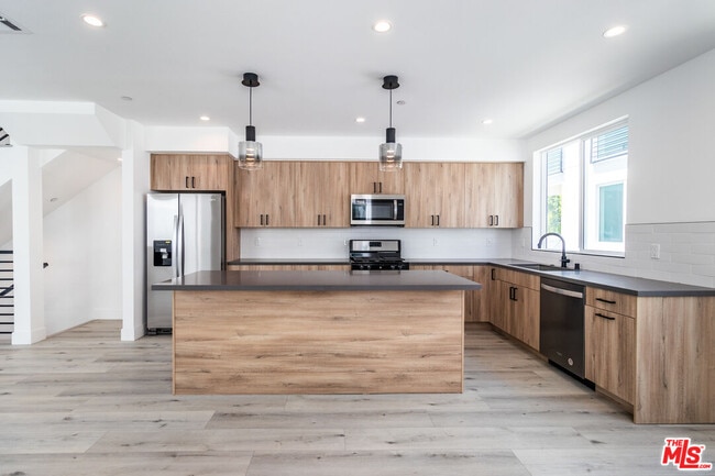 Building Photo - 4295 1/2 Tujunga Ave