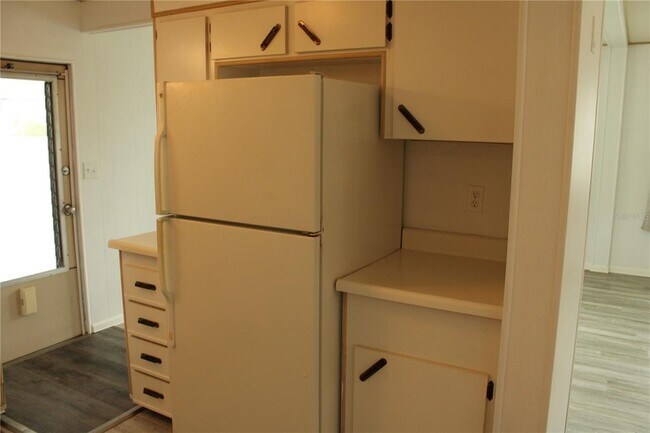 Building Photo - 204 50th Ave Dr W