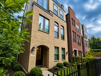 Building Photo - City Living with Skyline Views!