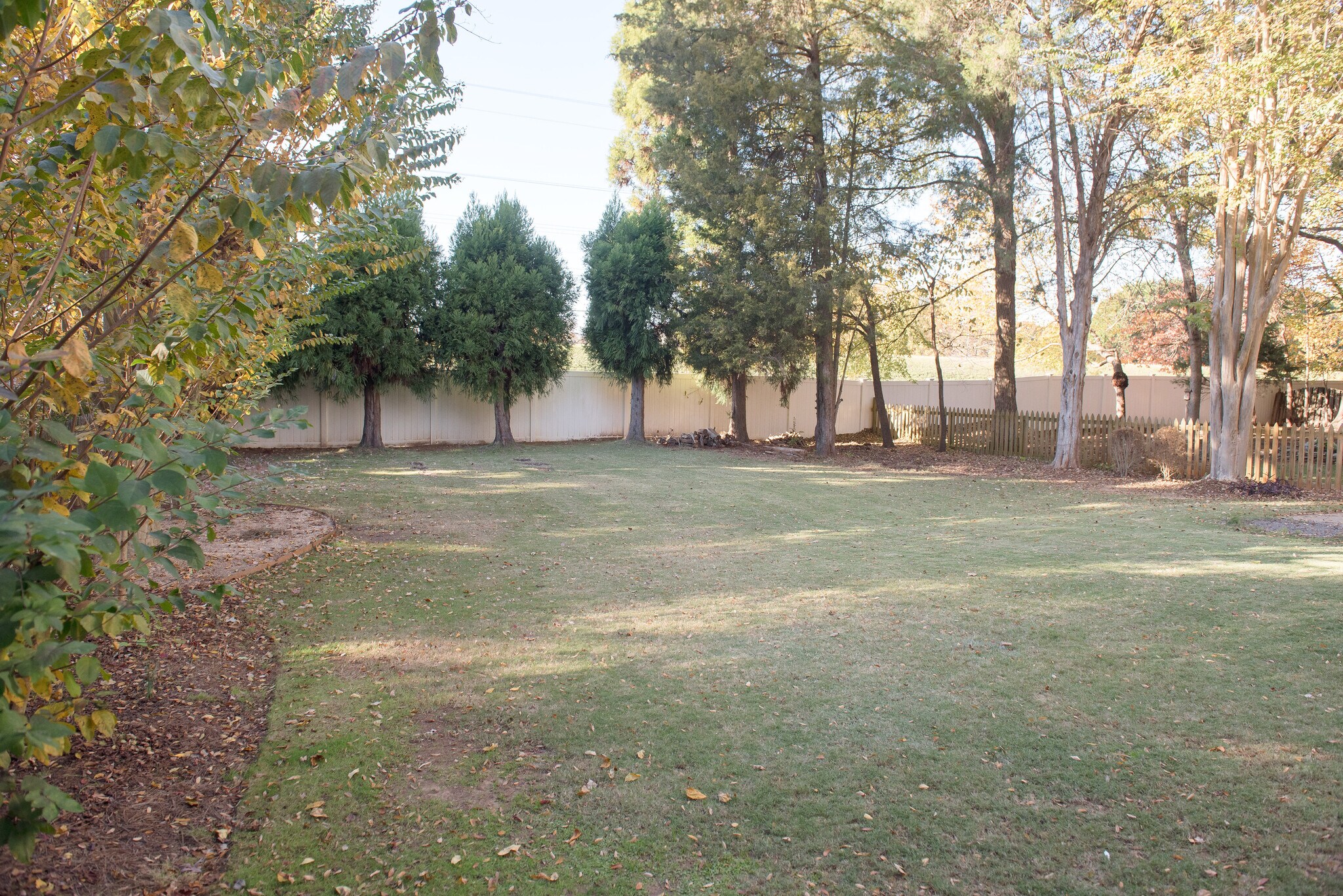 Building Photo - 16015 Kelly Park Cir