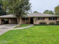 Building Photo - 308 Live Oak Dr