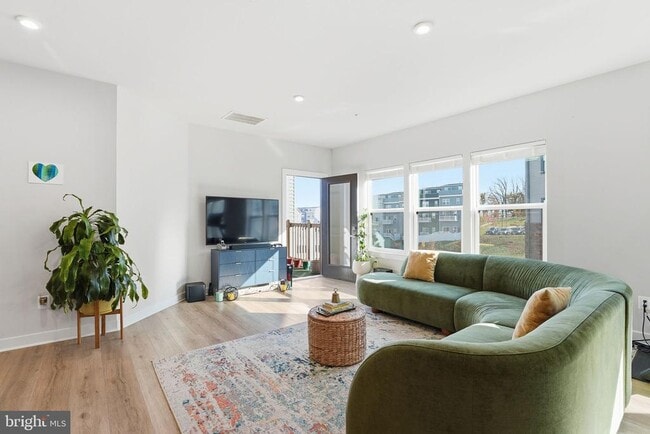 Building Photo - 46294 Mount Milstead Ter