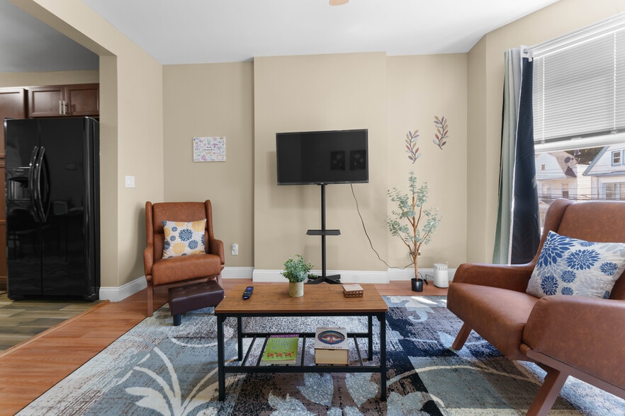 Building Photo - 172 Wilkinson Ave