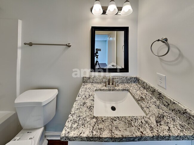 Building Photo - 6290 Queensdale Dr