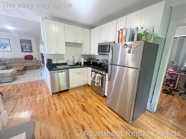 Building Photo - 39 Bradley St