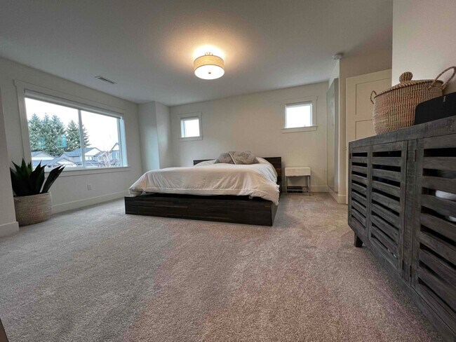 Building Photo - 12048 NE 108th St