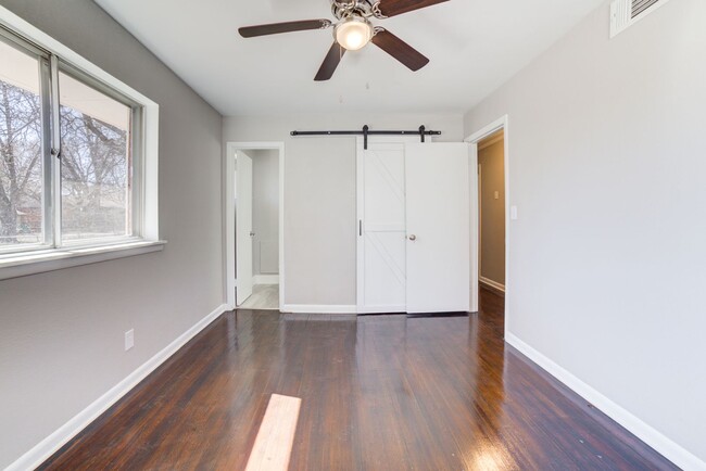 Building Photo - Gorgeous Midtown 3 Bedroom Remodel!