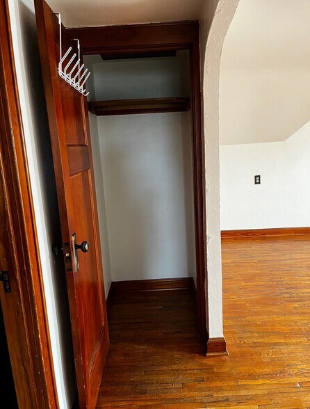 Building Photo - 257 Ledgeview Ave